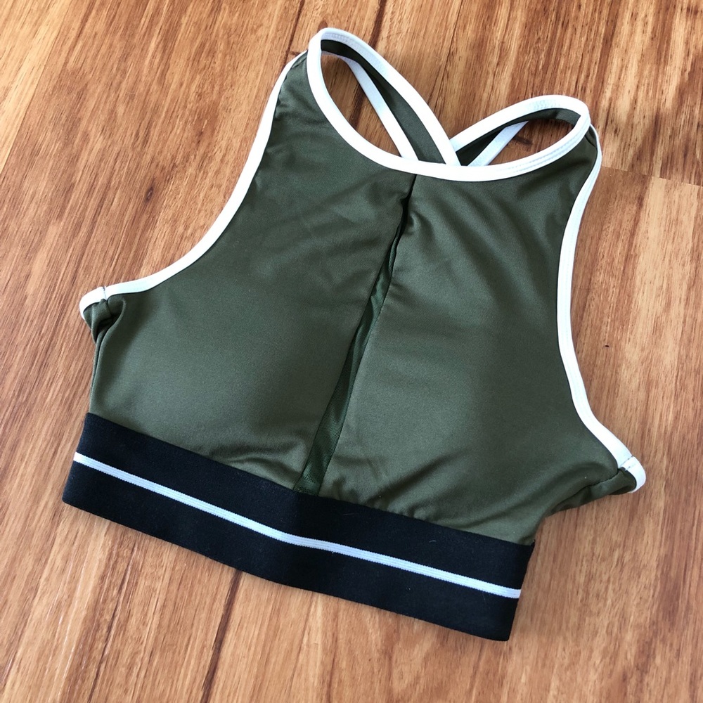 Active crop top